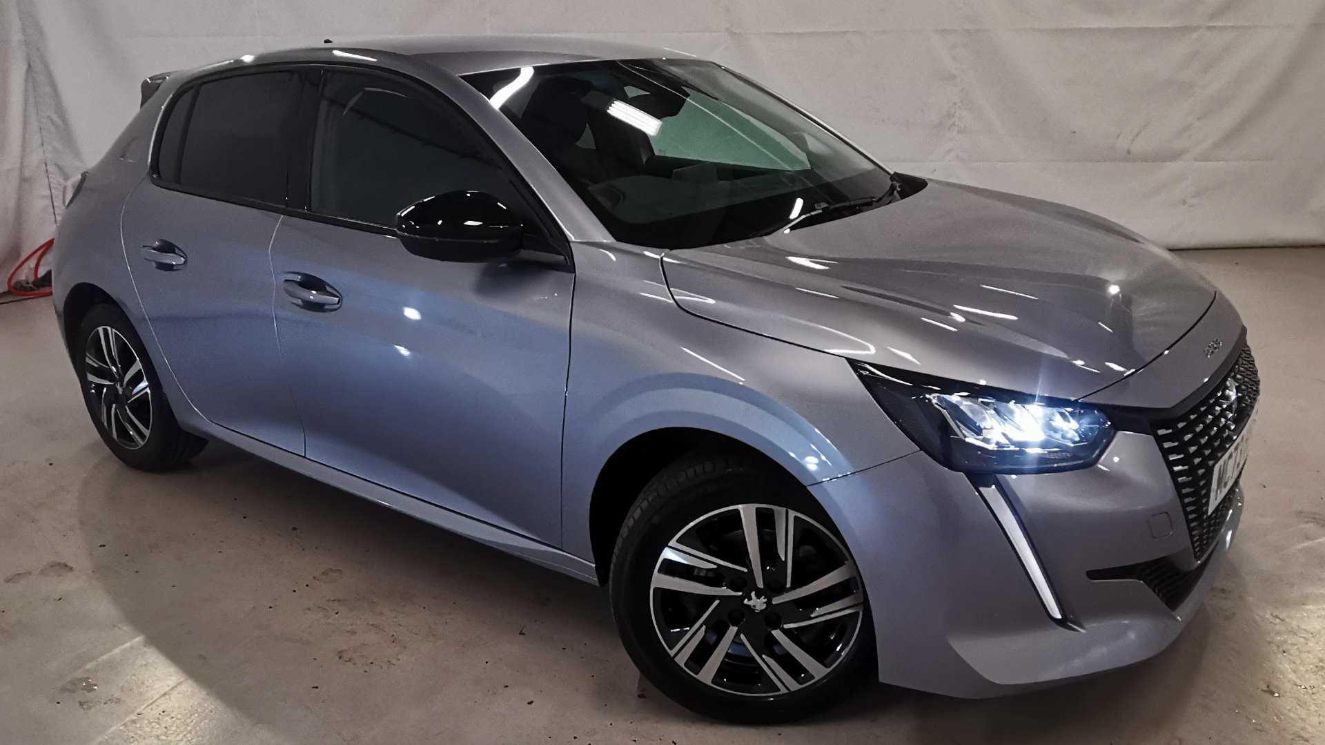 Main listing image - Peugeot 208