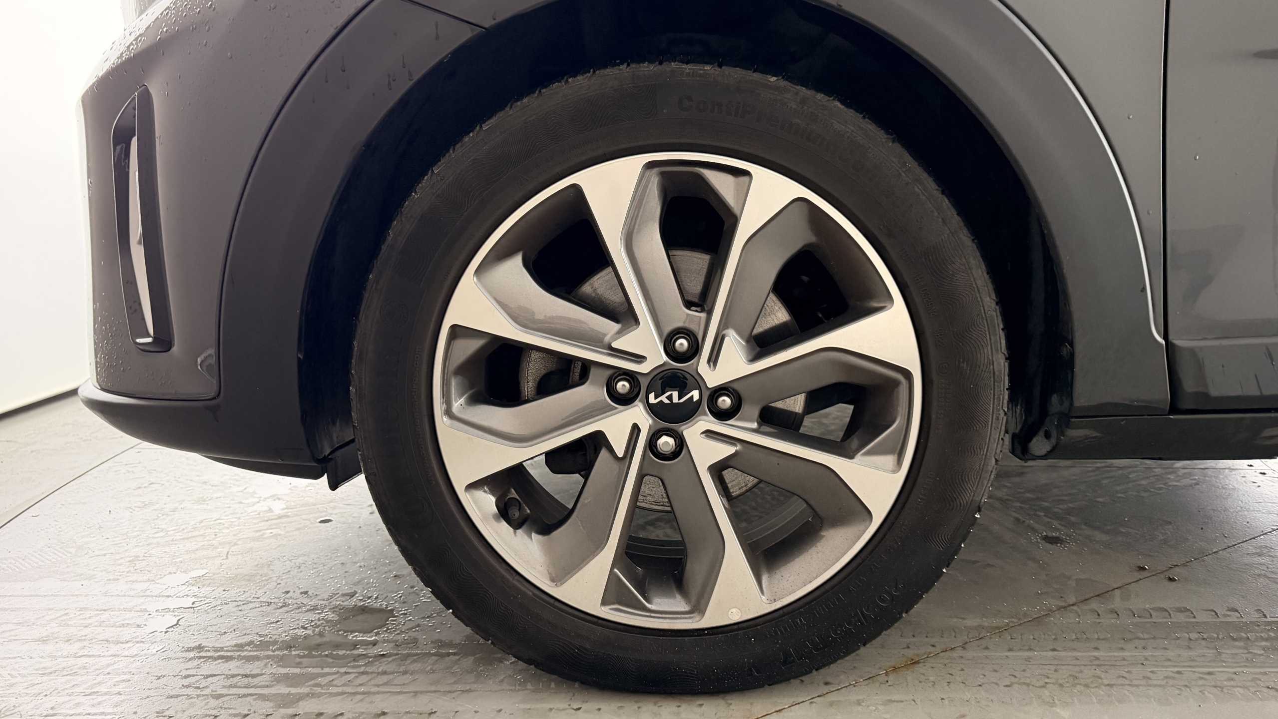 Main listing image - Kia Stonic