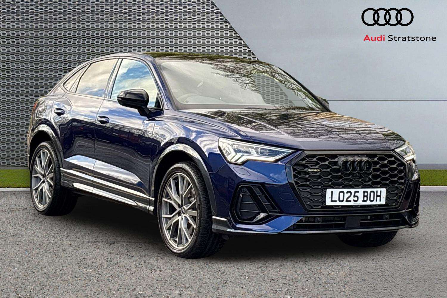 Main listing image - Audi Q3