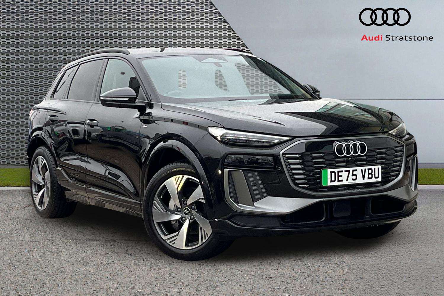 Main listing image - Audi Q6 e-tron