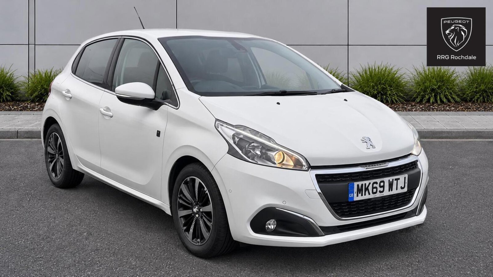 Main listing image - Peugeot 208