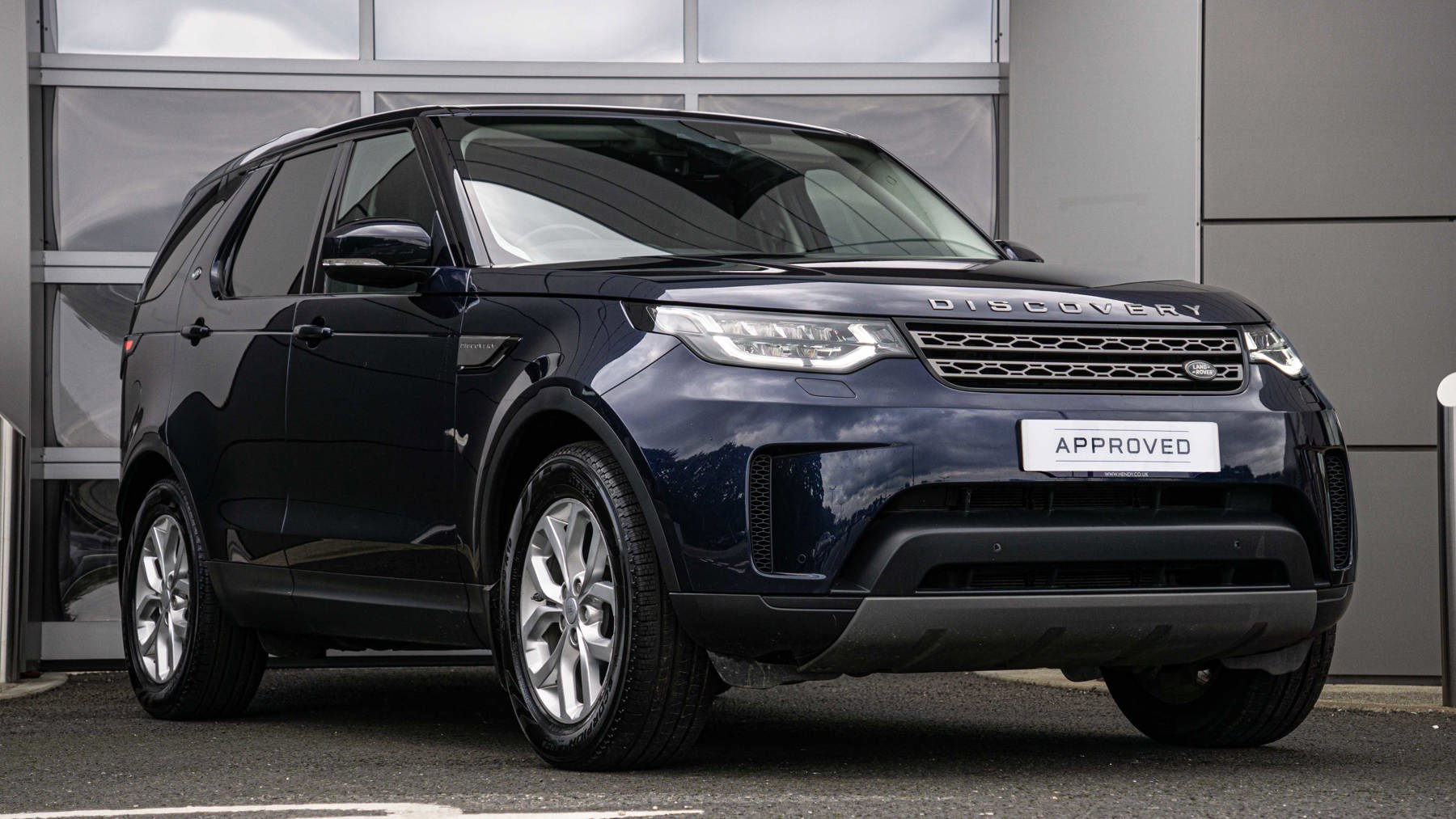 Main listing image - Land Rover Discovery