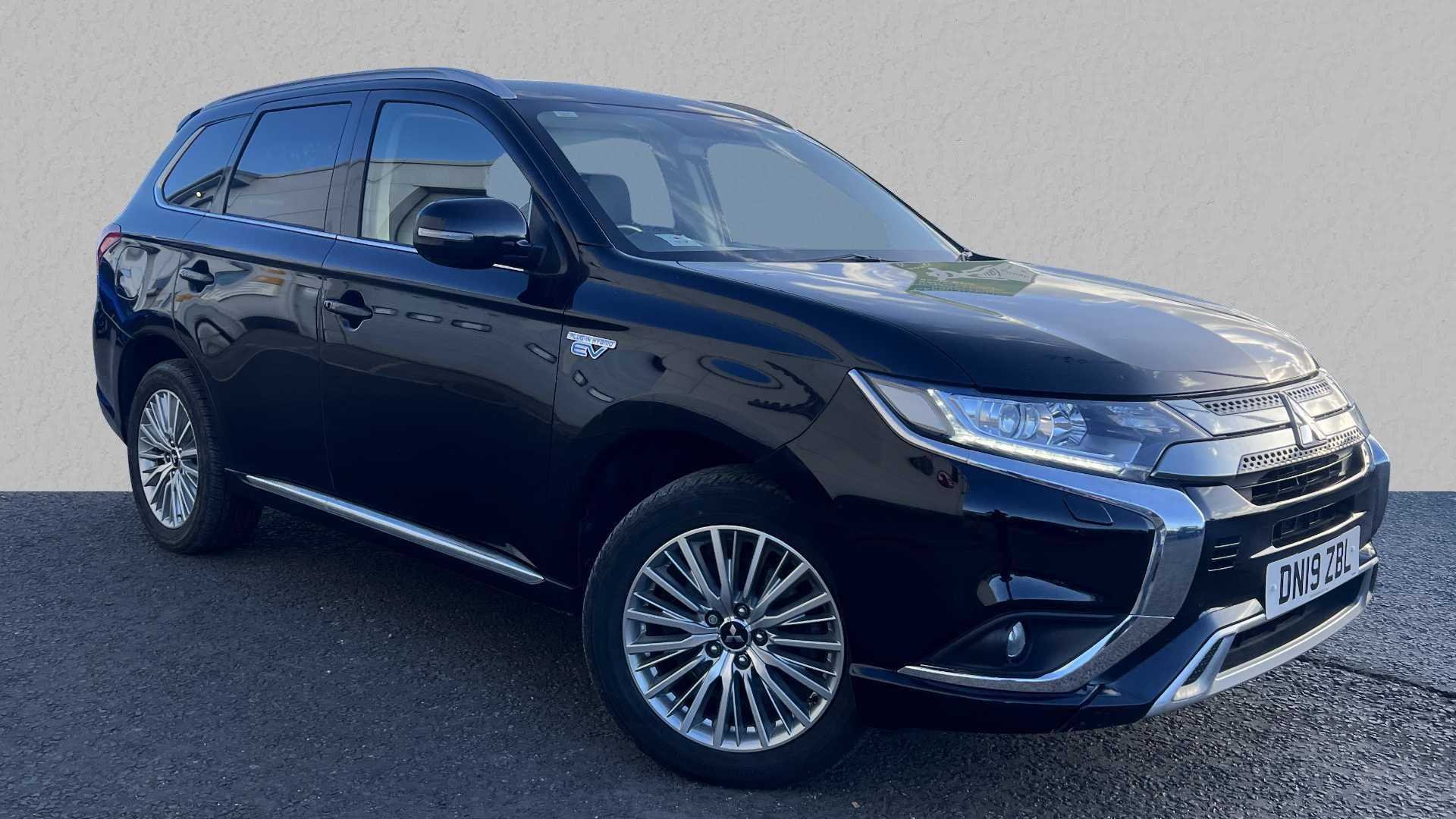 Main listing image - Mitsubishi Outlander