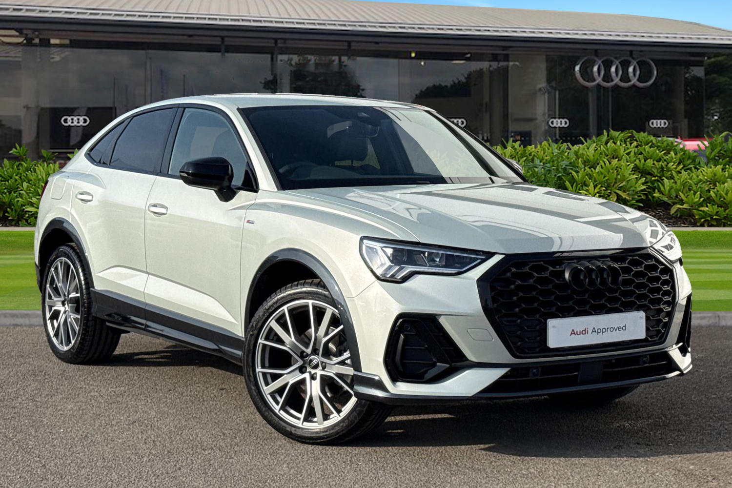 Main listing image - Audi Q3