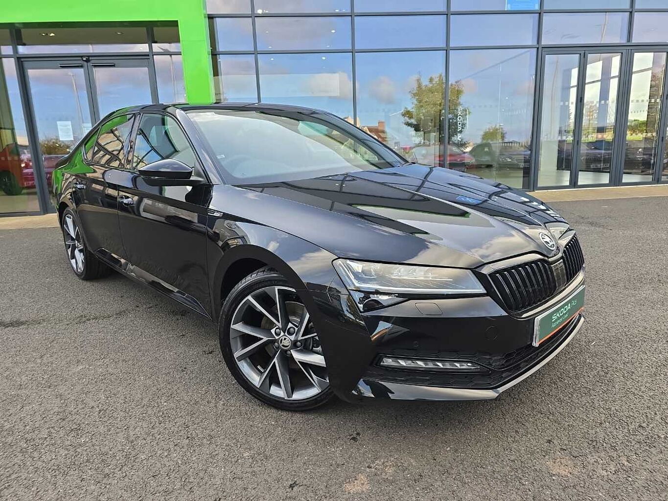 Main listing image - Skoda Superb