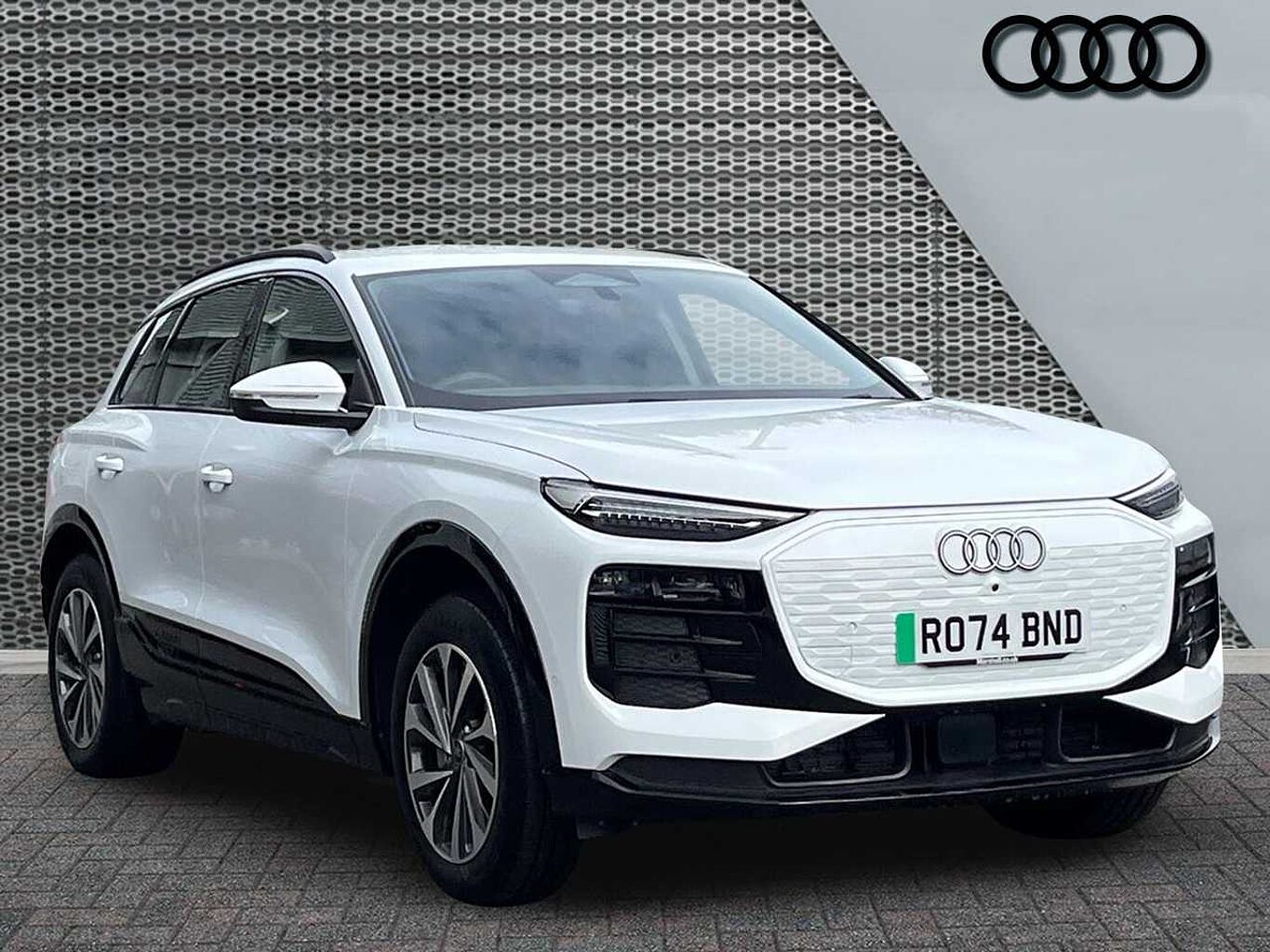Main listing image - Audi Q6 e-tron