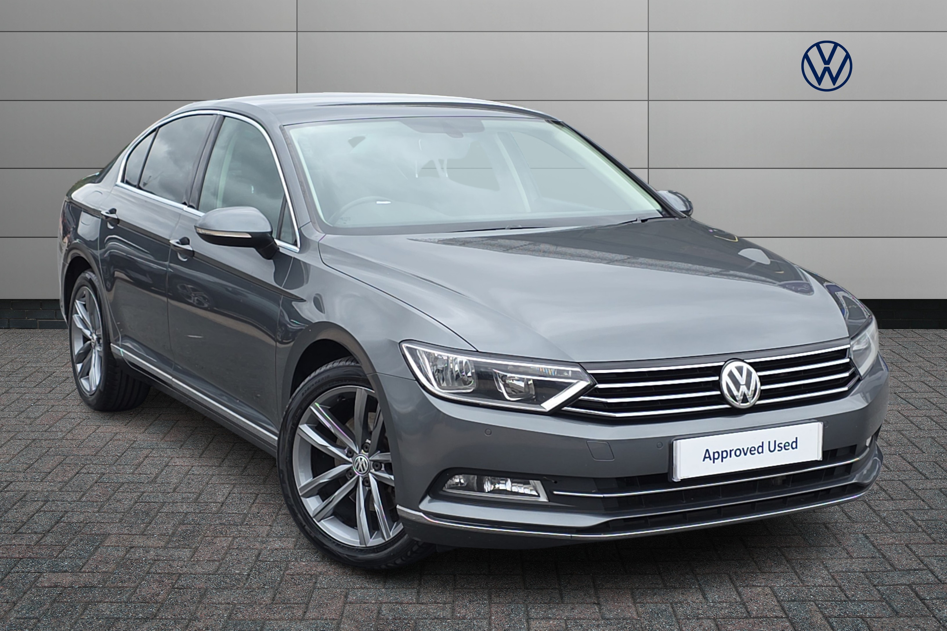 Main listing image - Volkswagen Passat