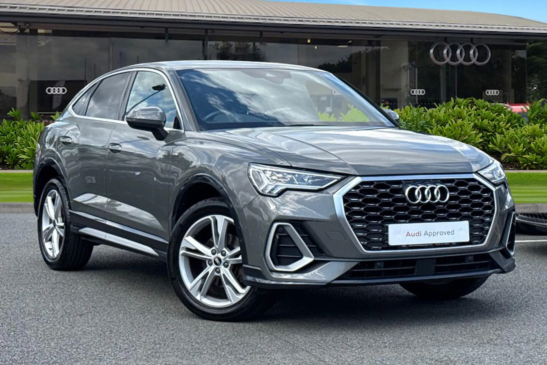 Main listing image - Audi Q3