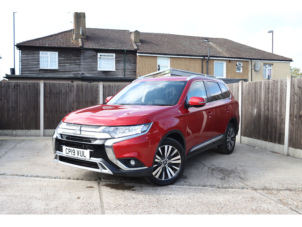 Main listing image - Mitsubishi Outlander