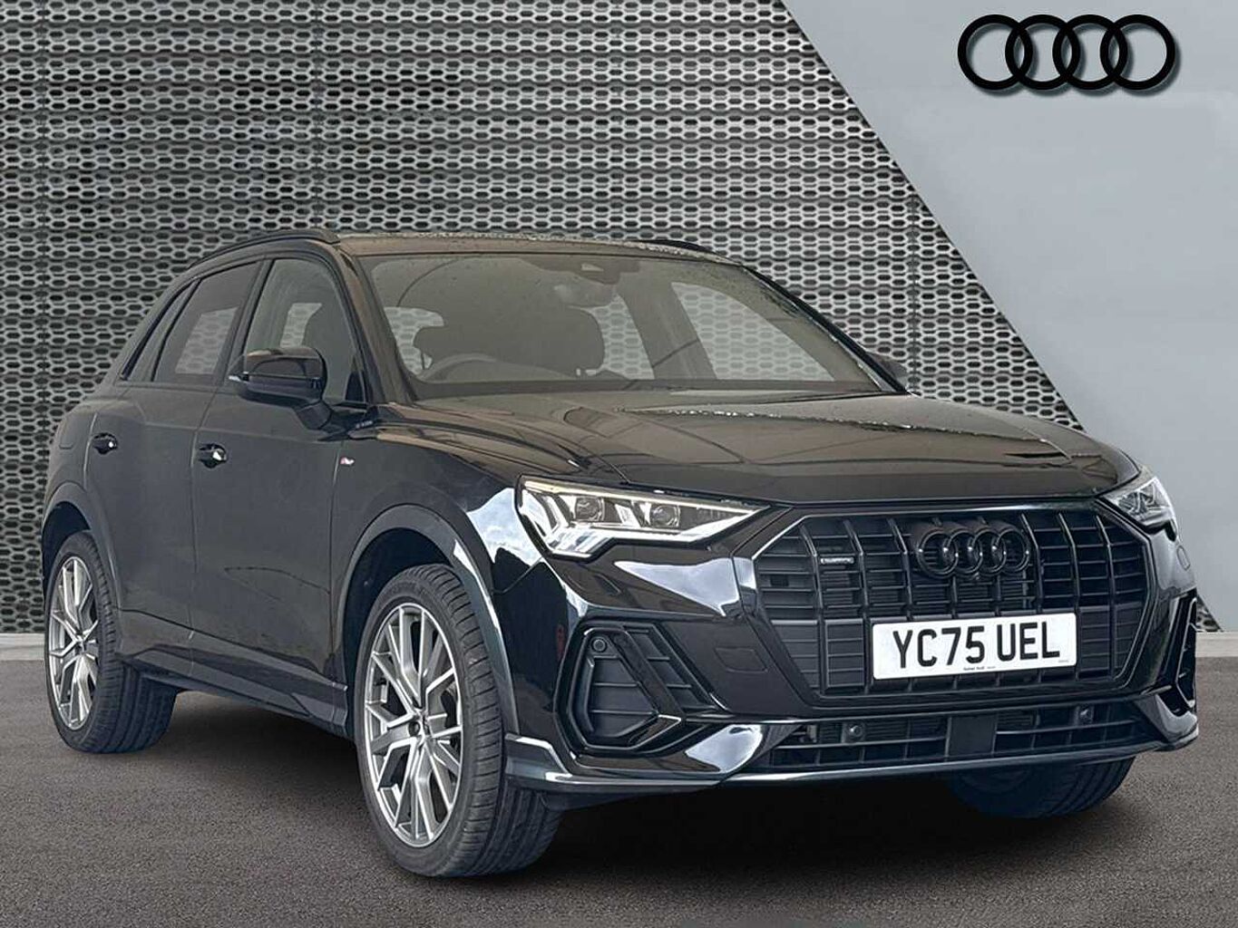 Main listing image - Audi Q3