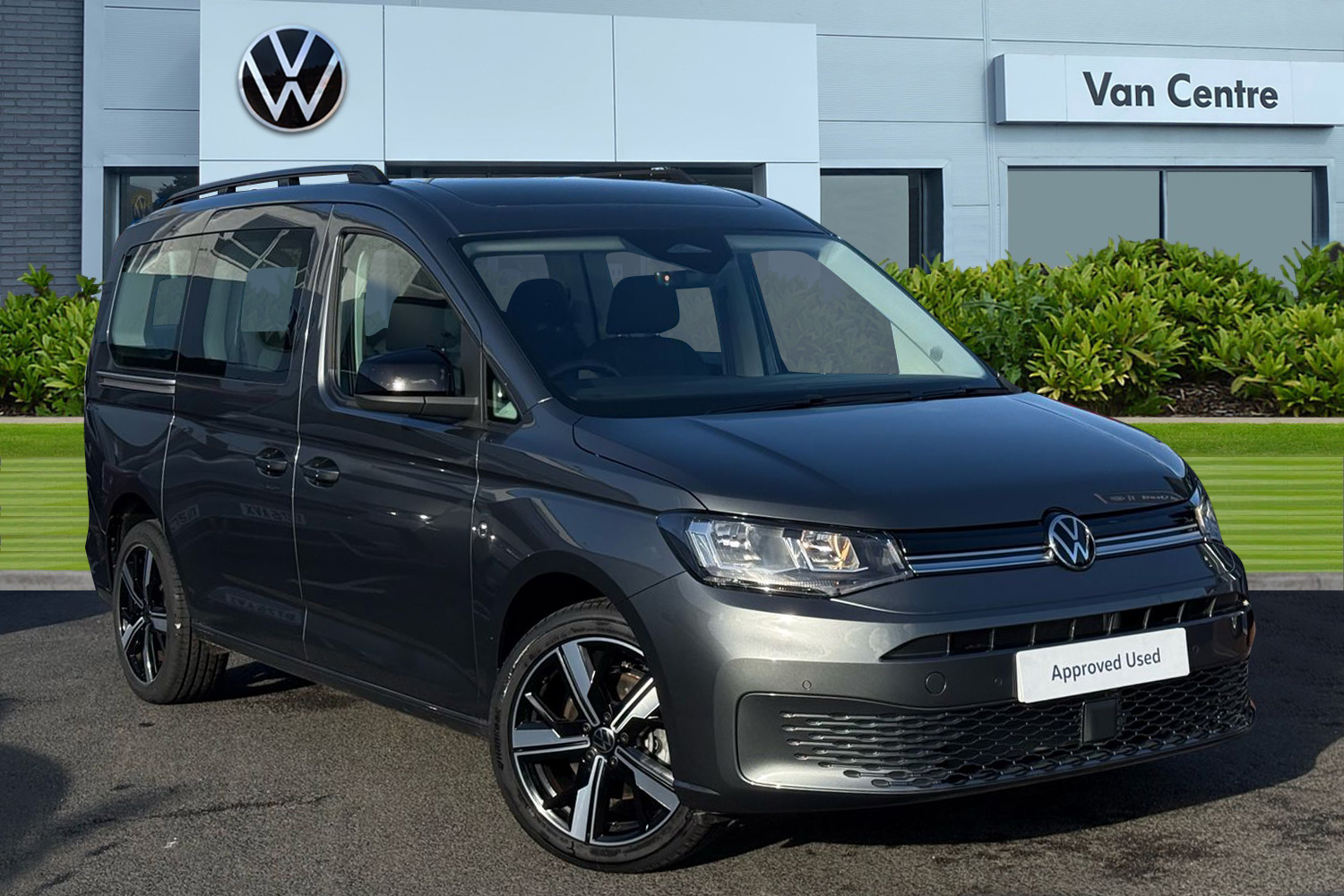 Main listing image - Volkswagen Caddy Maxi