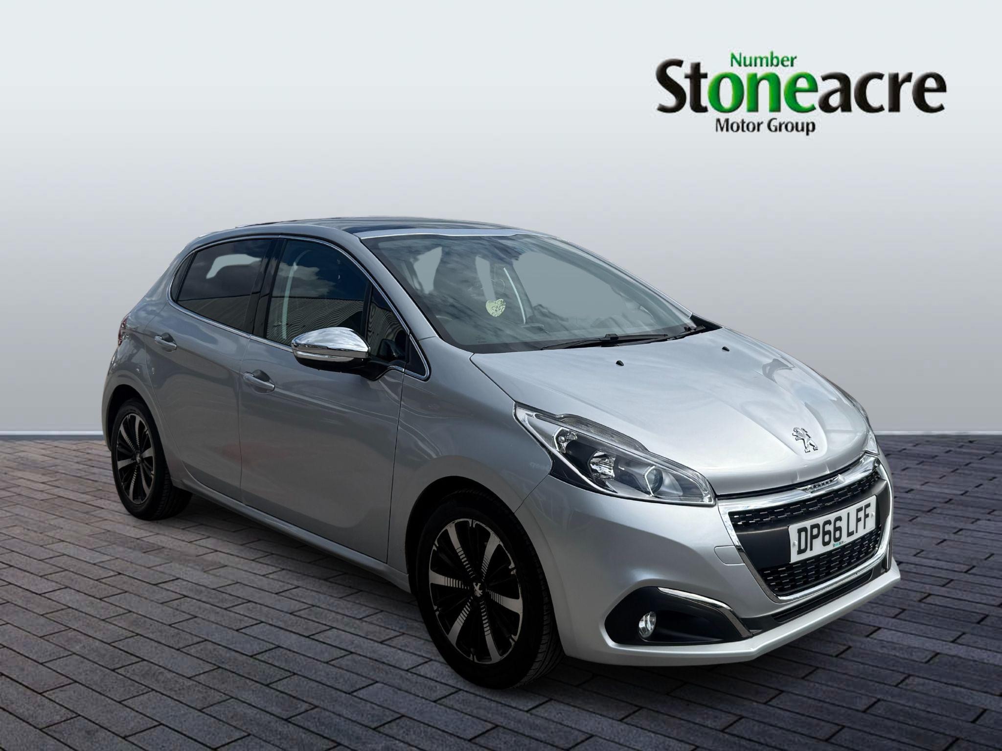 Main listing image - Peugeot 208