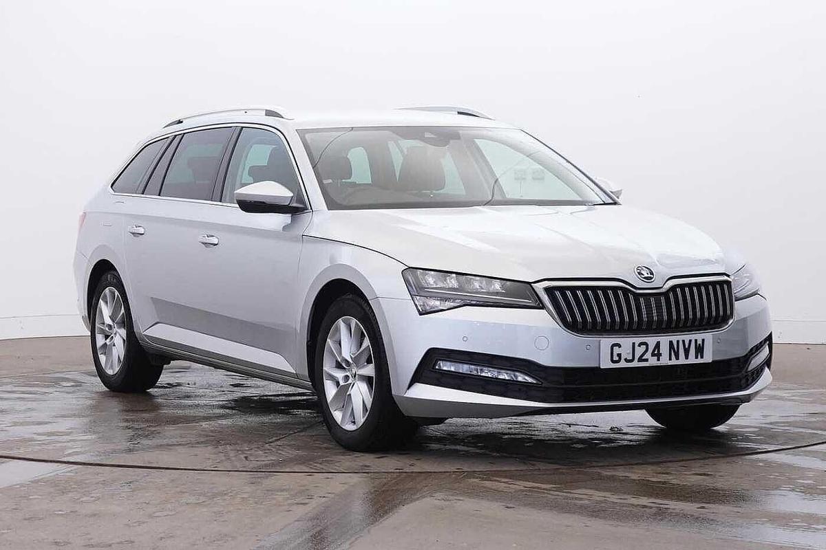 Main listing image - Skoda Superb Estate