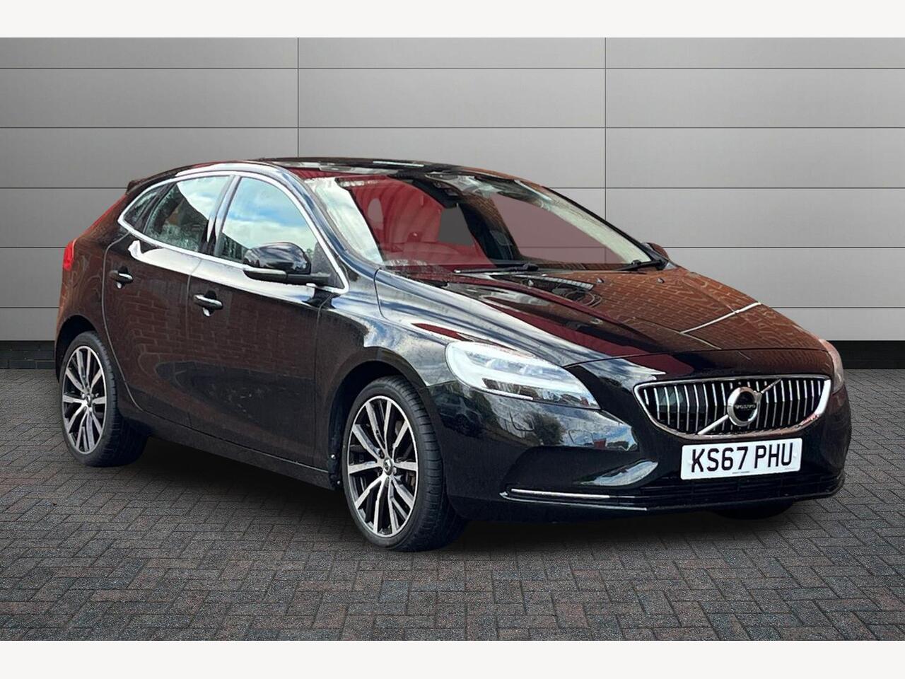 Main listing image - Volvo V40