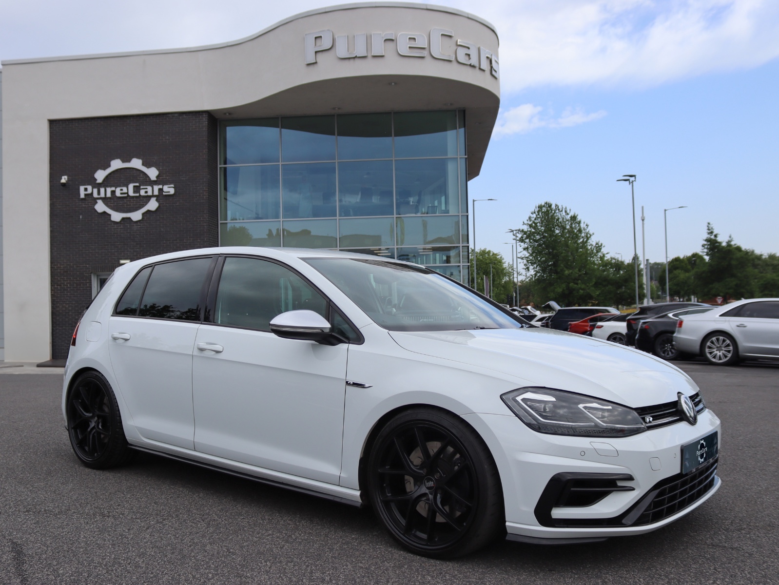 Main listing image - Volkswagen Golf R