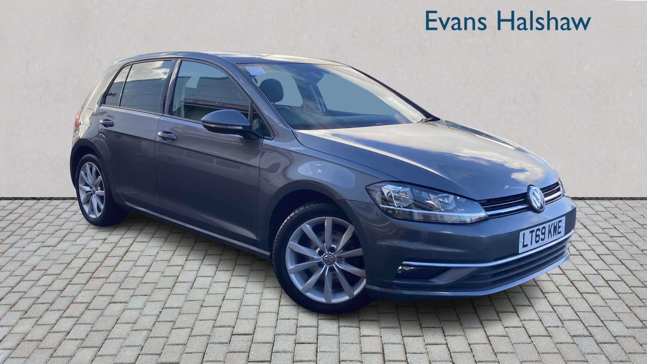 Main listing image - Volkswagen Golf