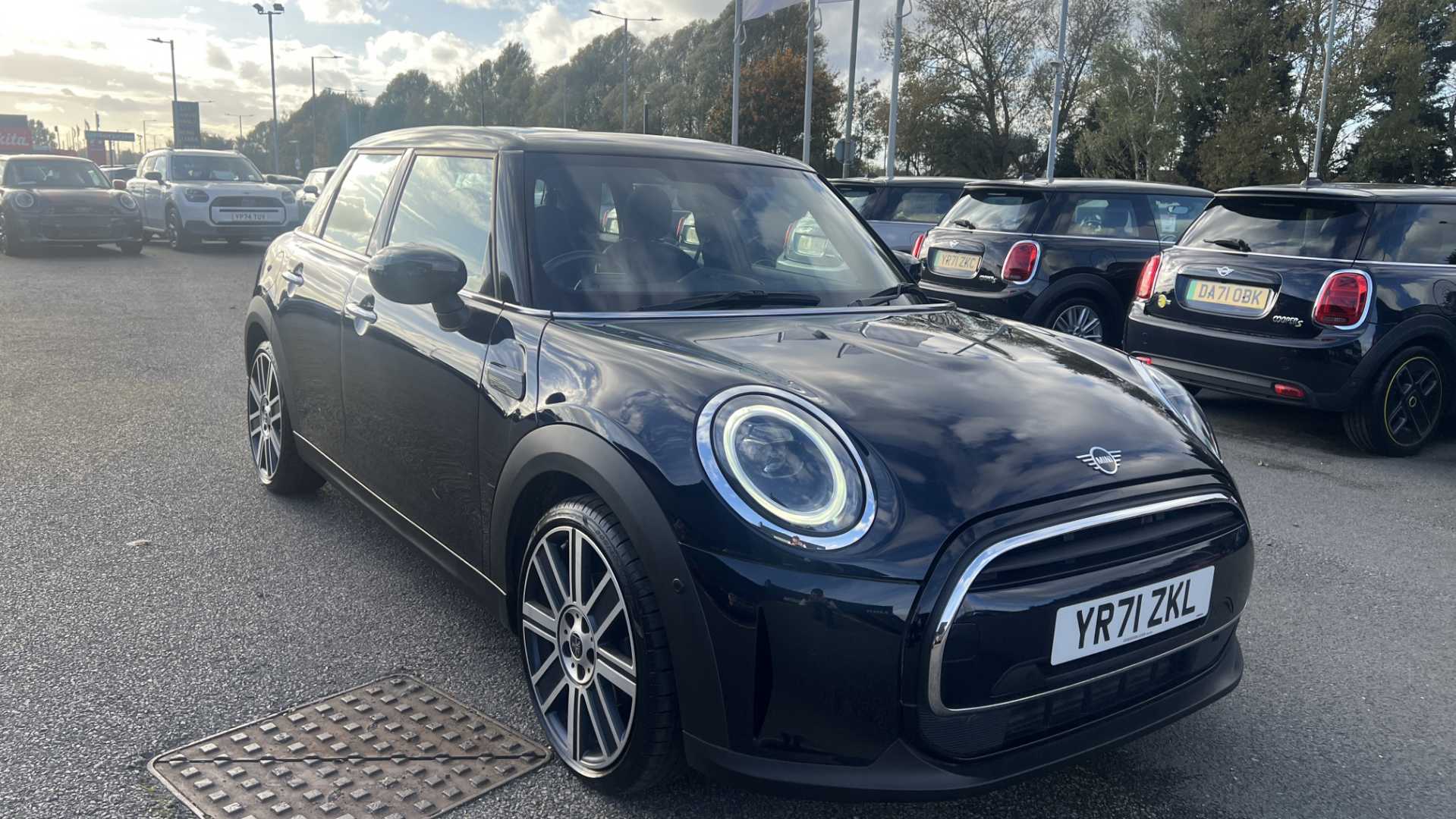 Main listing image - MINI Hatchback 5dr