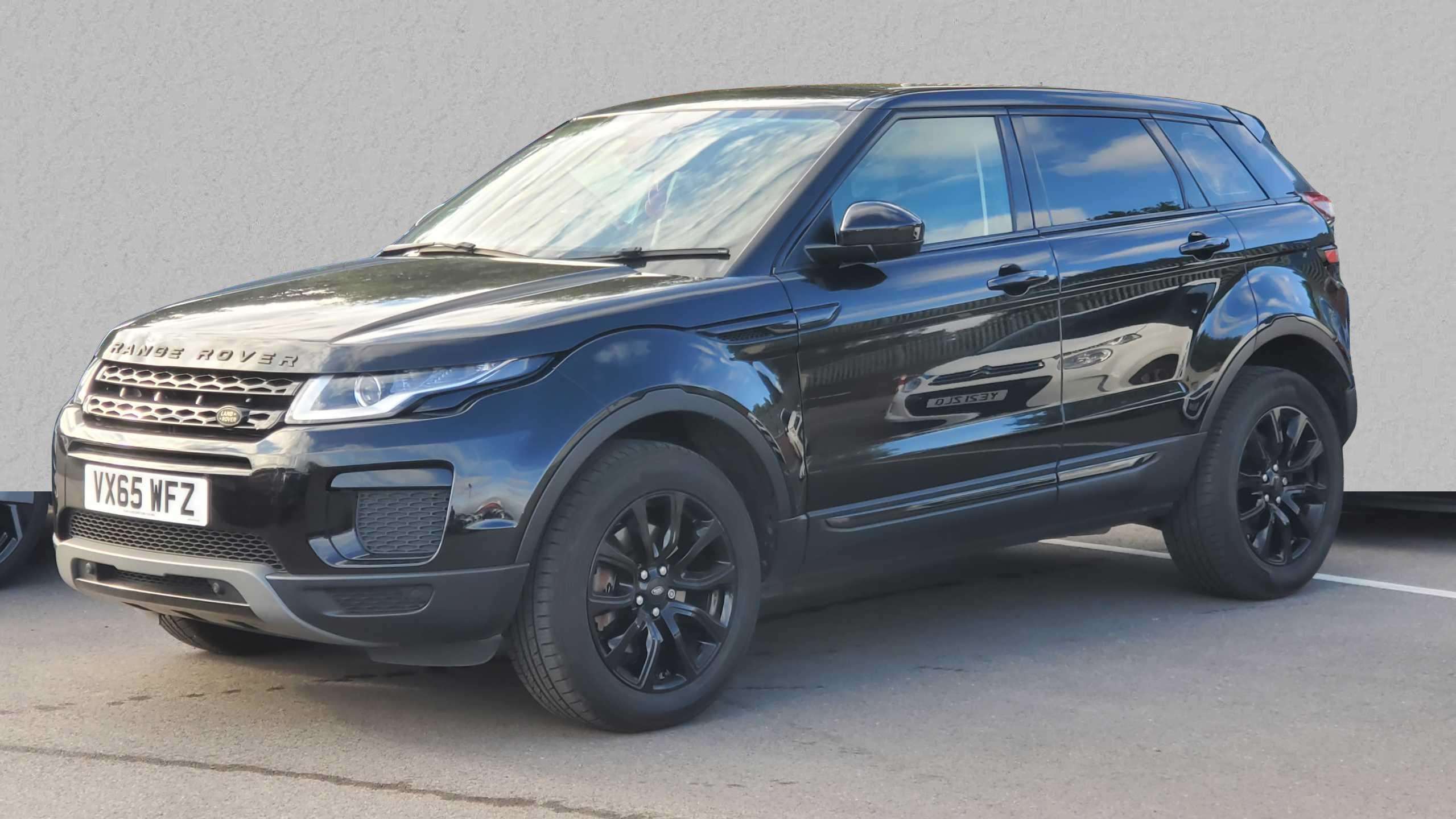 Main listing image - Land Rover Range Rover Evoque