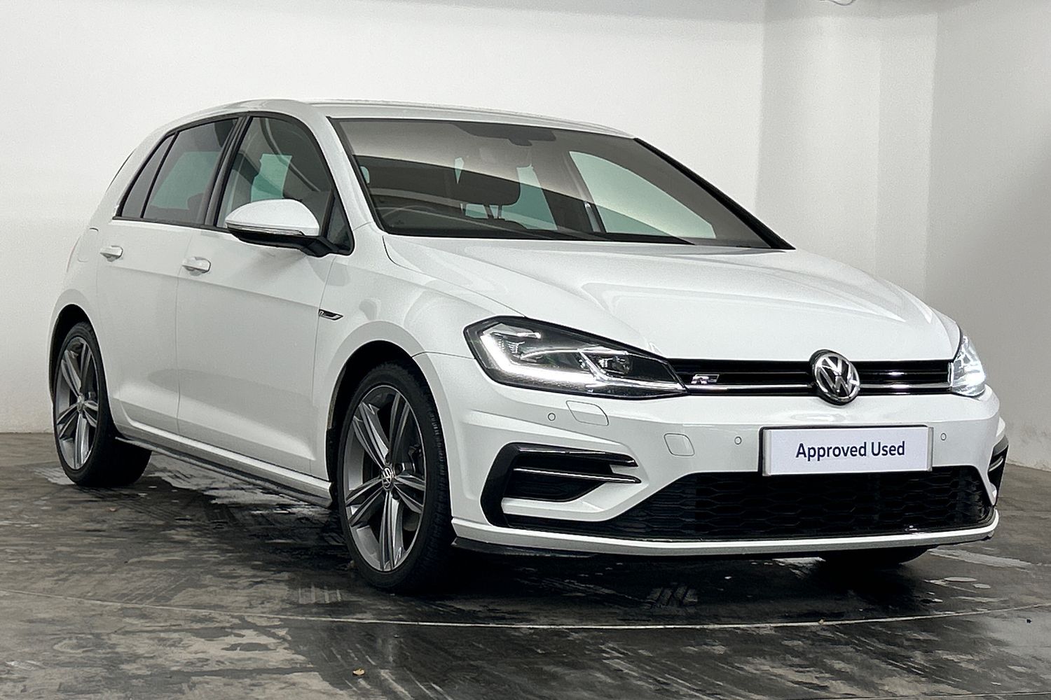 Main listing image - Volkswagen Golf