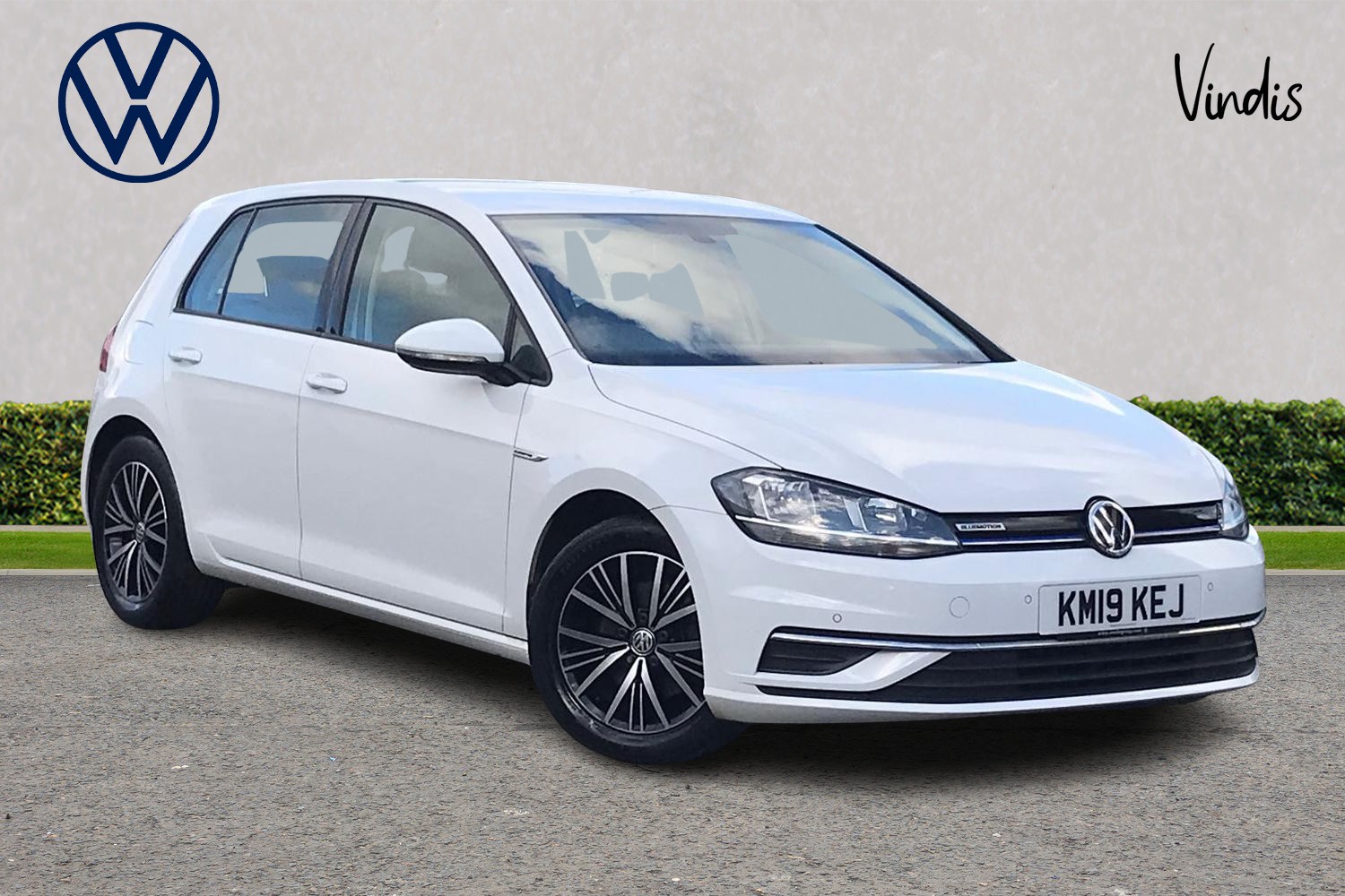 Main listing image - Volkswagen Golf