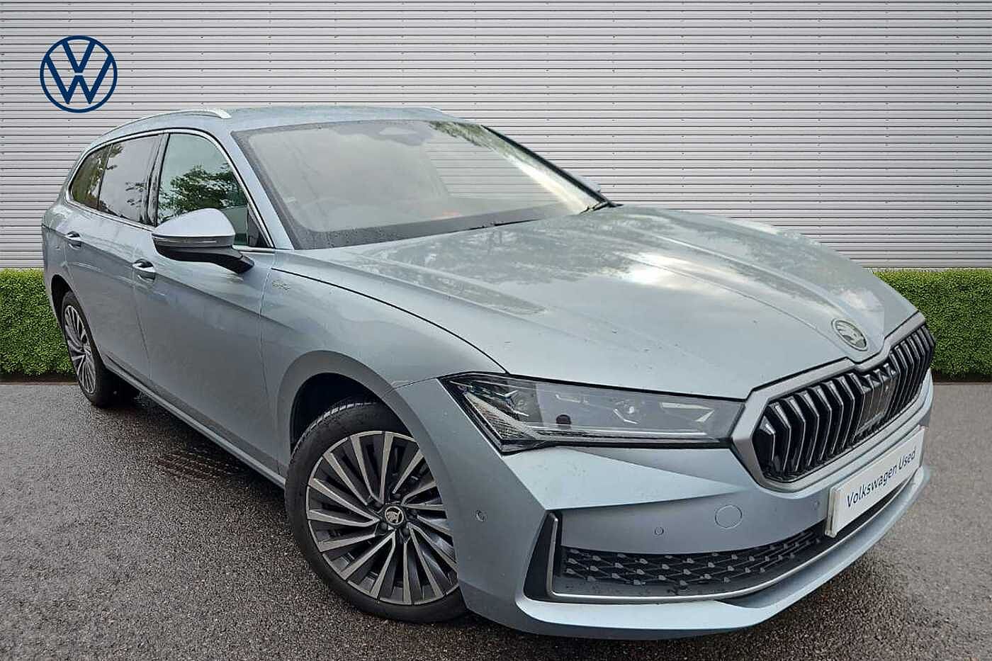 Main listing image - Skoda Superb