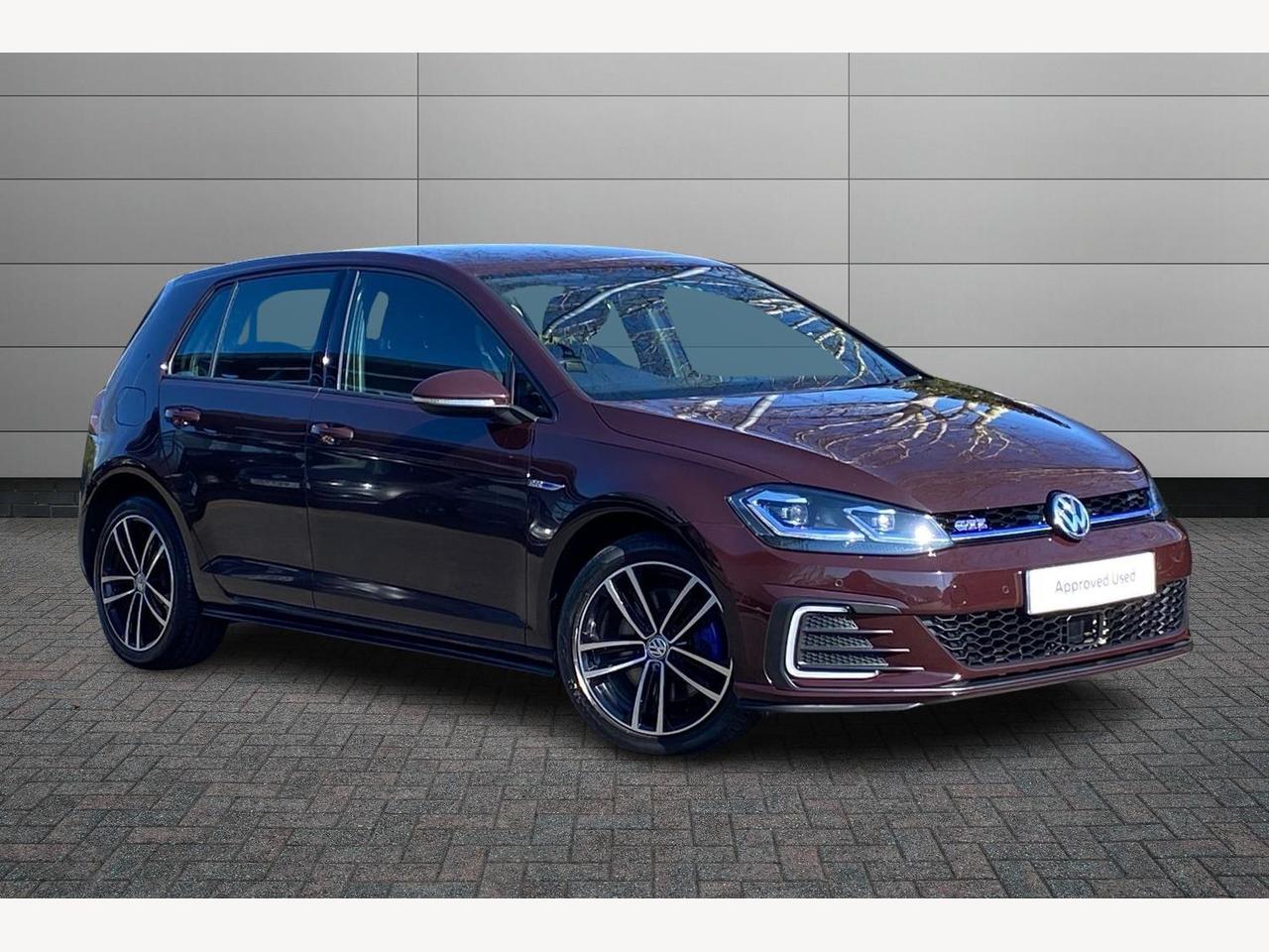 Main listing image - Volkswagen Golf GTE