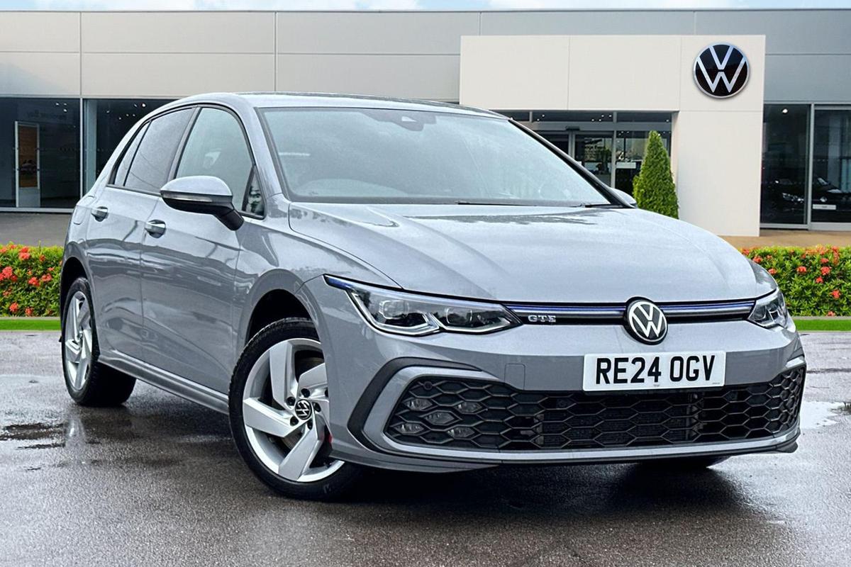 Main listing image - Volkswagen Golf GTE