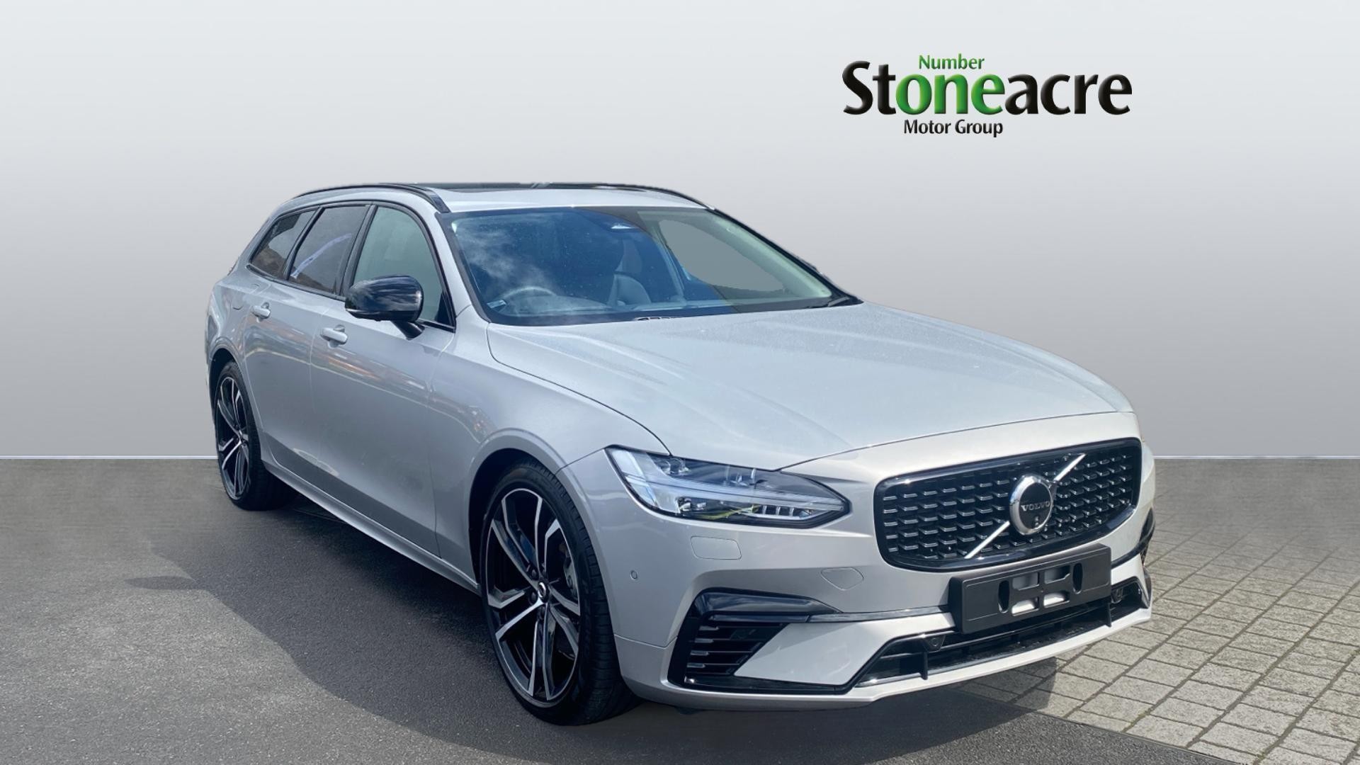 Main listing image - Volvo V90