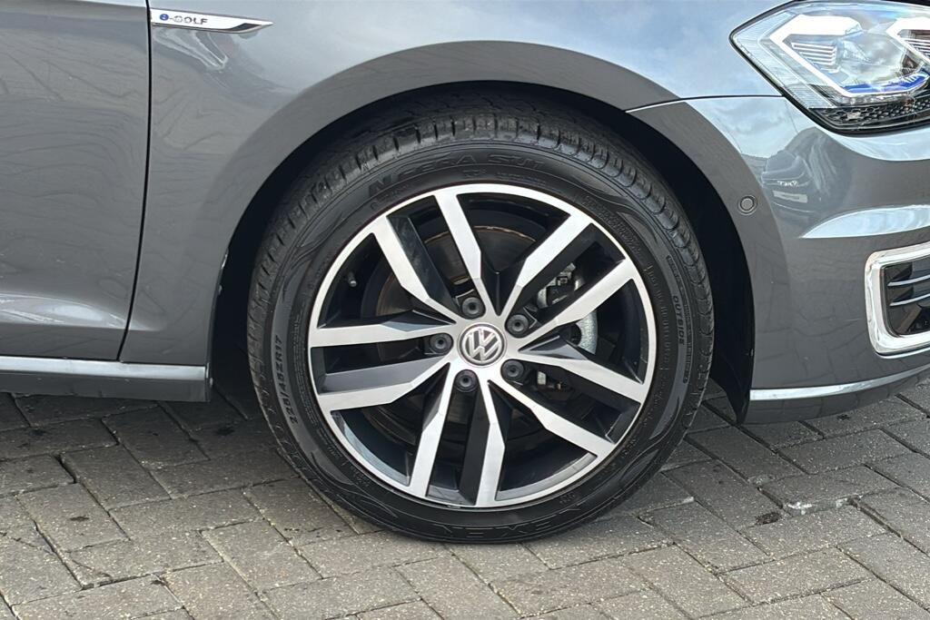 Main listing image - Volkswagen e-Golf