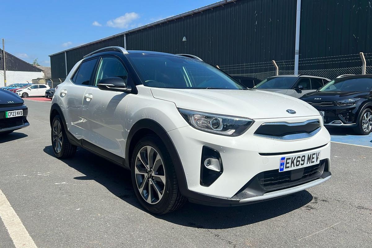 Main listing image - Kia Stonic