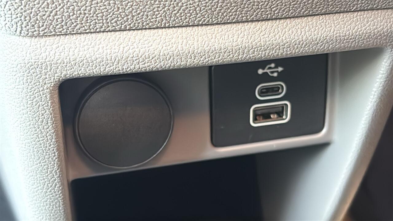 Main listing image - Volkswagen Transporter