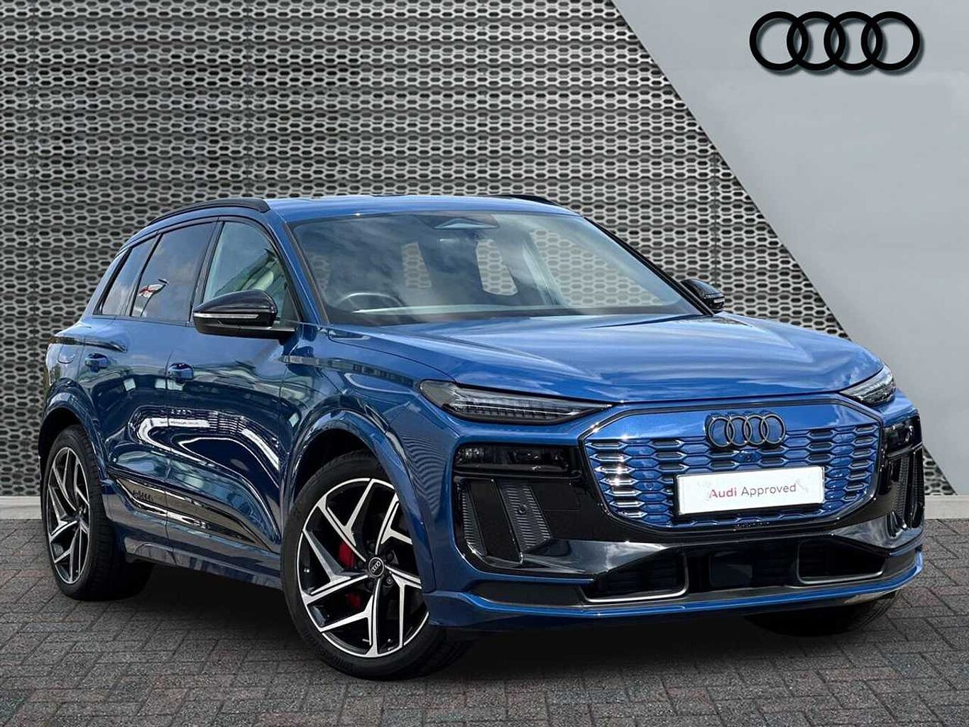 Main listing image - Audi Q6