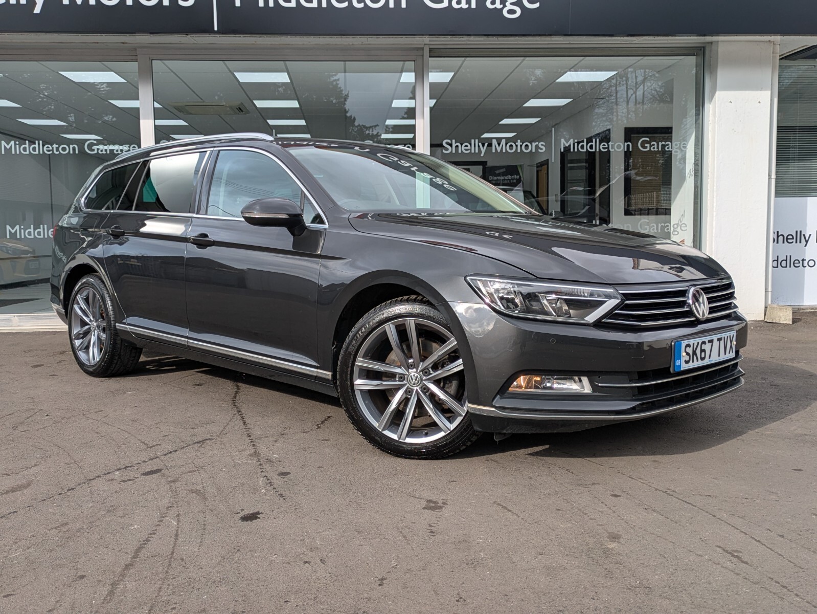 Main listing image - Volkswagen Passat Estate