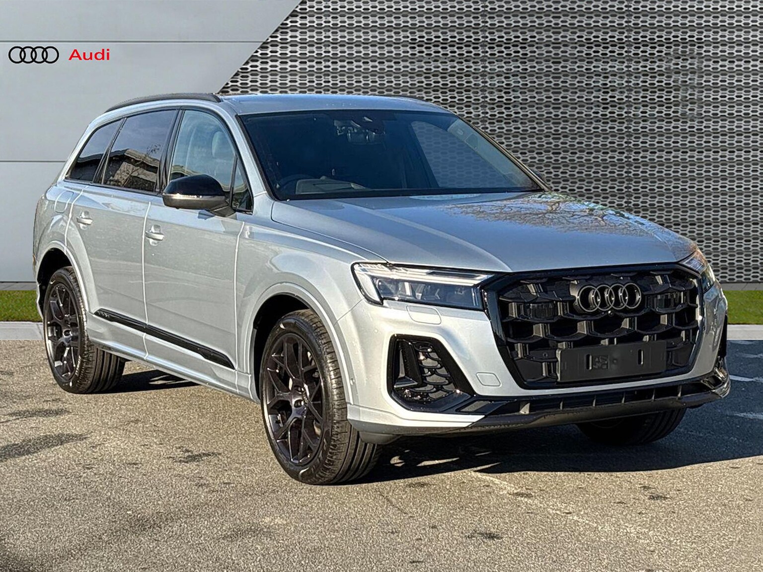 Main listing image - Audi Q7
