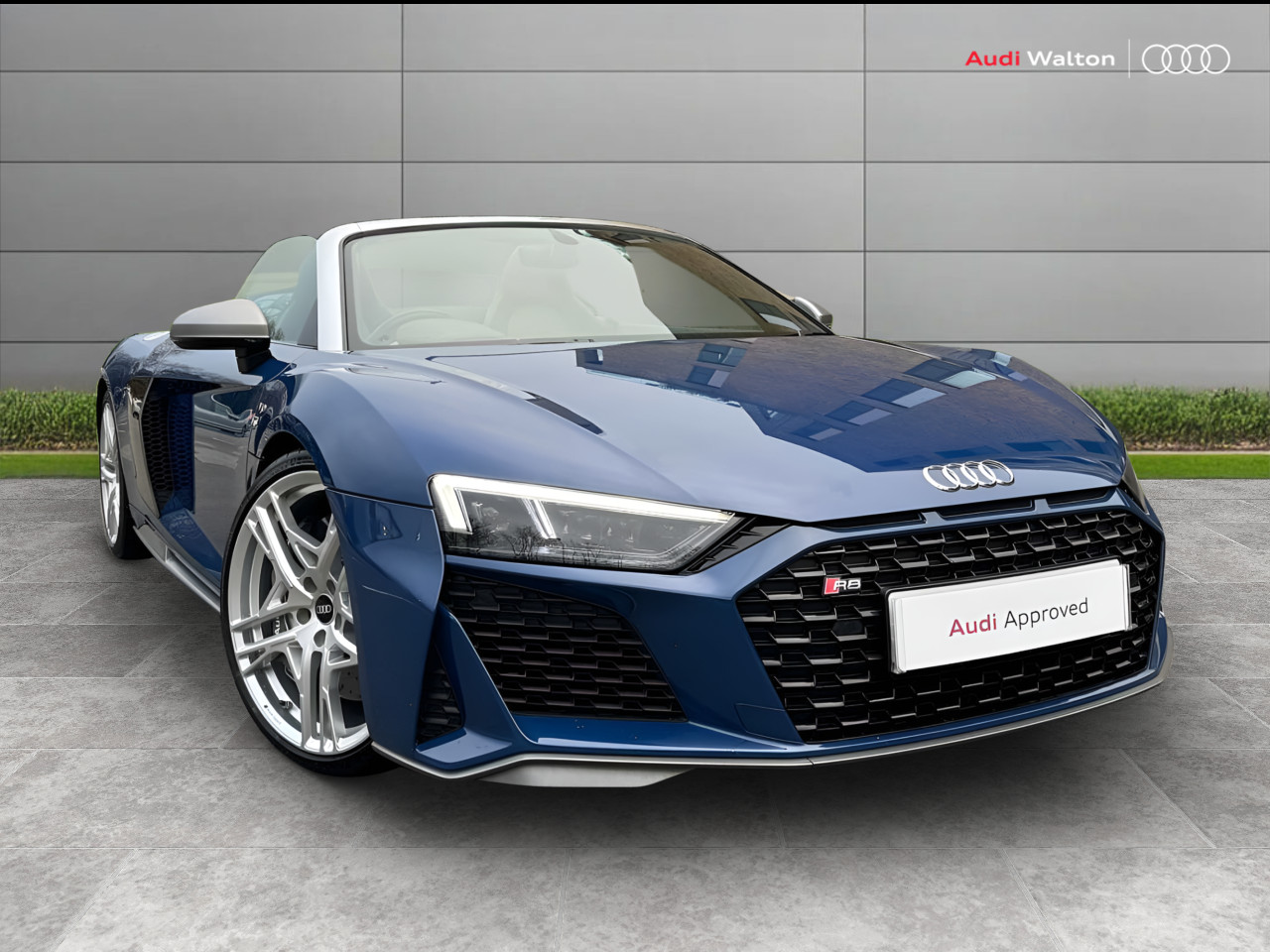 Main listing image - Audi R8 Spyder