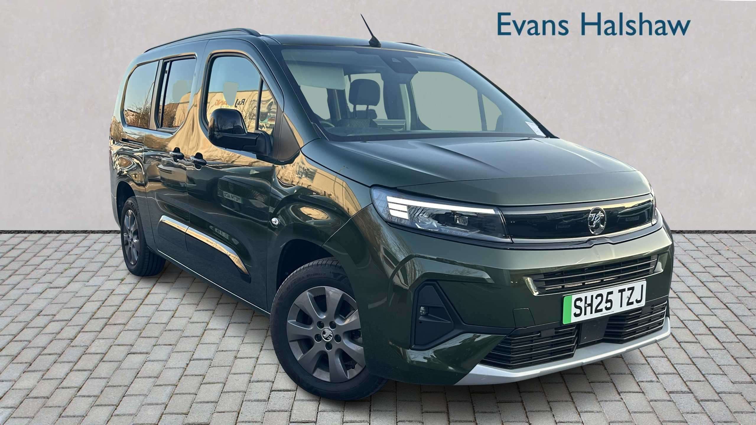 Main listing image - Vauxhall Combo Life-e