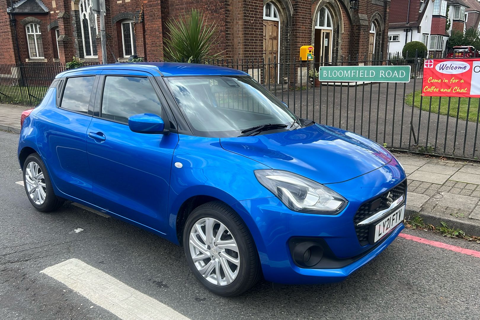 Main listing image - Suzuki Swift