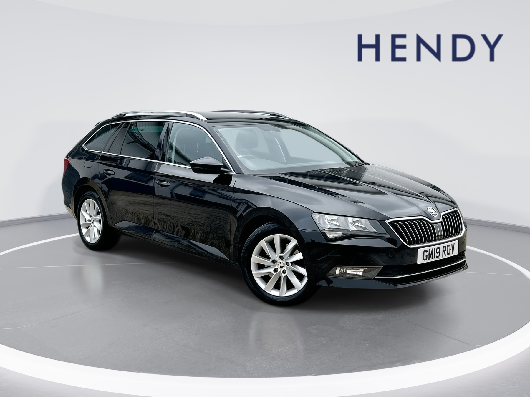 Main listing image - Skoda Superb Estate