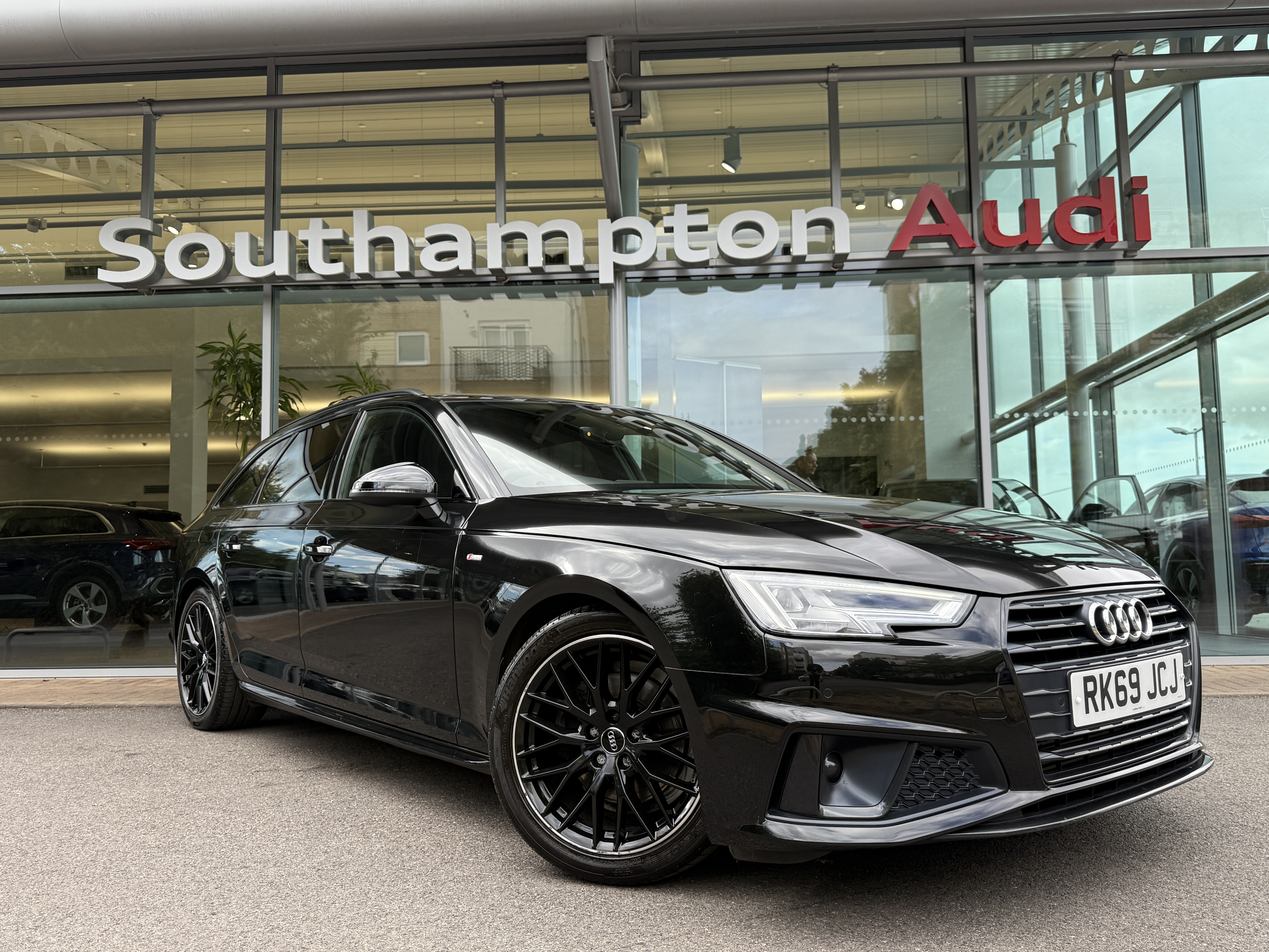 Main listing image - Audi A4