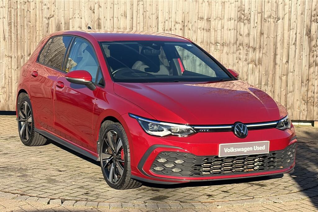 Main listing image - Volkswagen Golf GTE