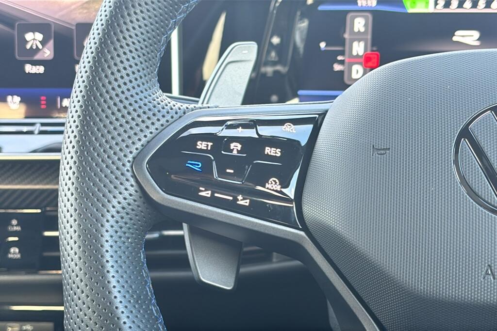 Main listing image - Volkswagen Golf R