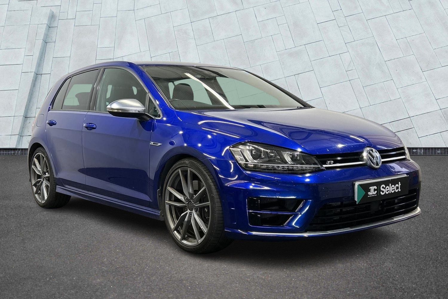 Main listing image - Volkswagen Golf R