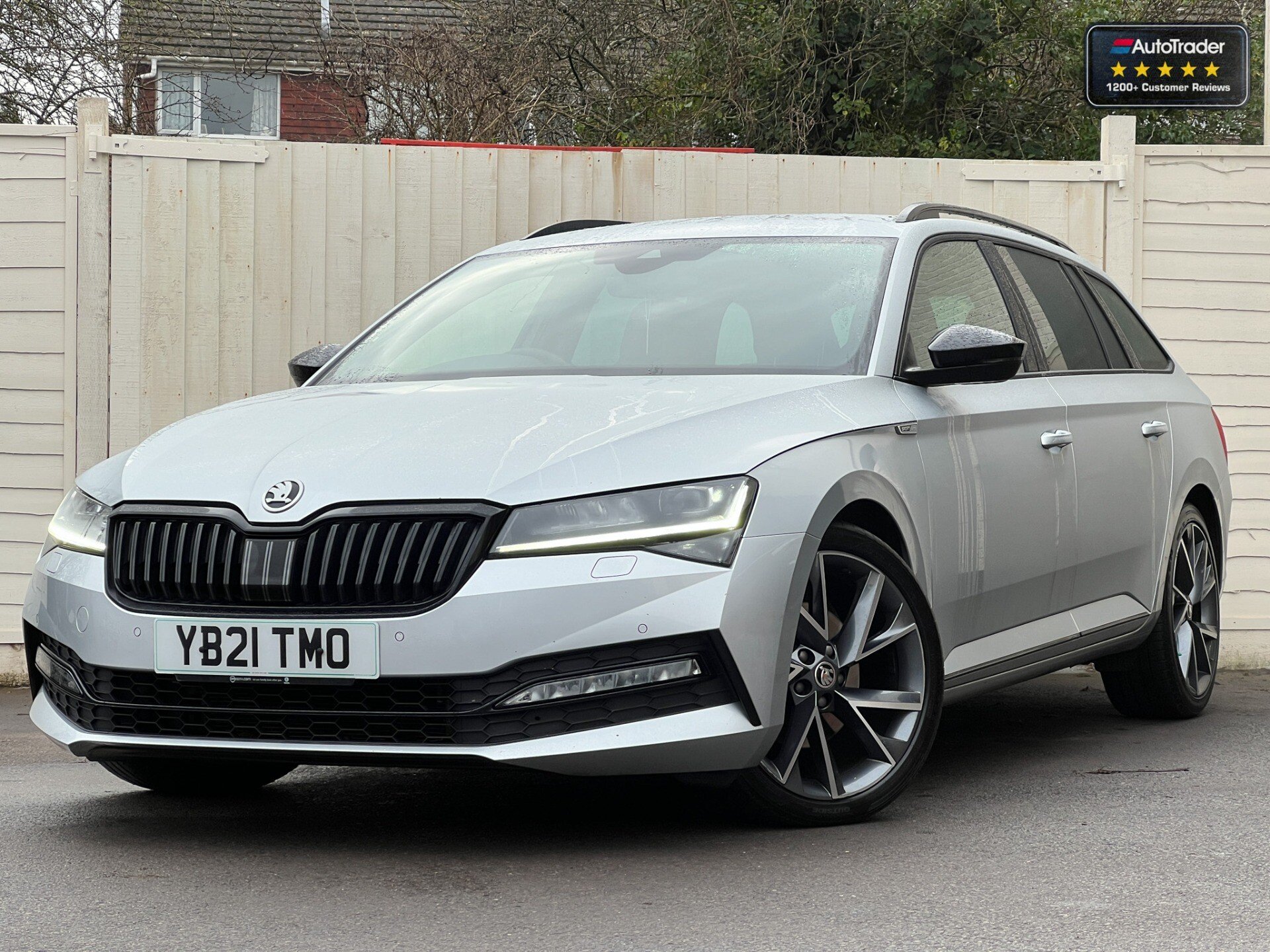 Main listing image - Skoda Superb Estate