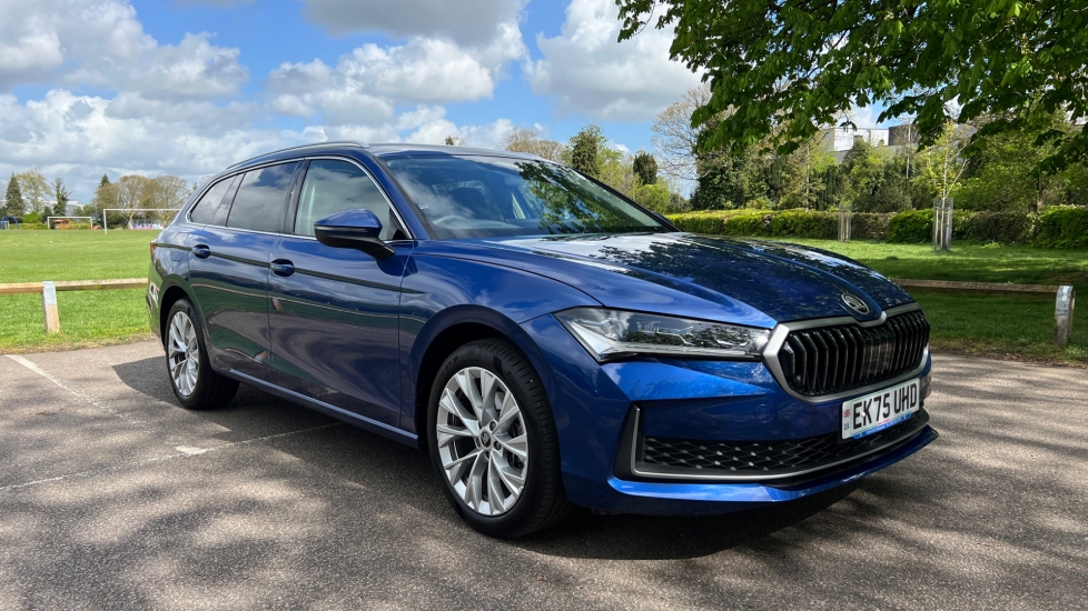 Main listing image - Skoda Superb Estate