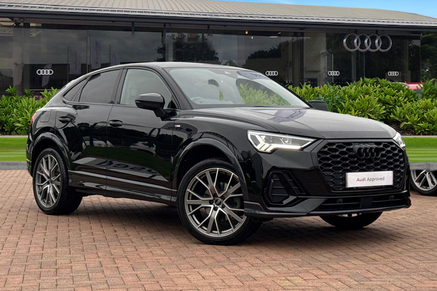 Main listing image - Audi Q3