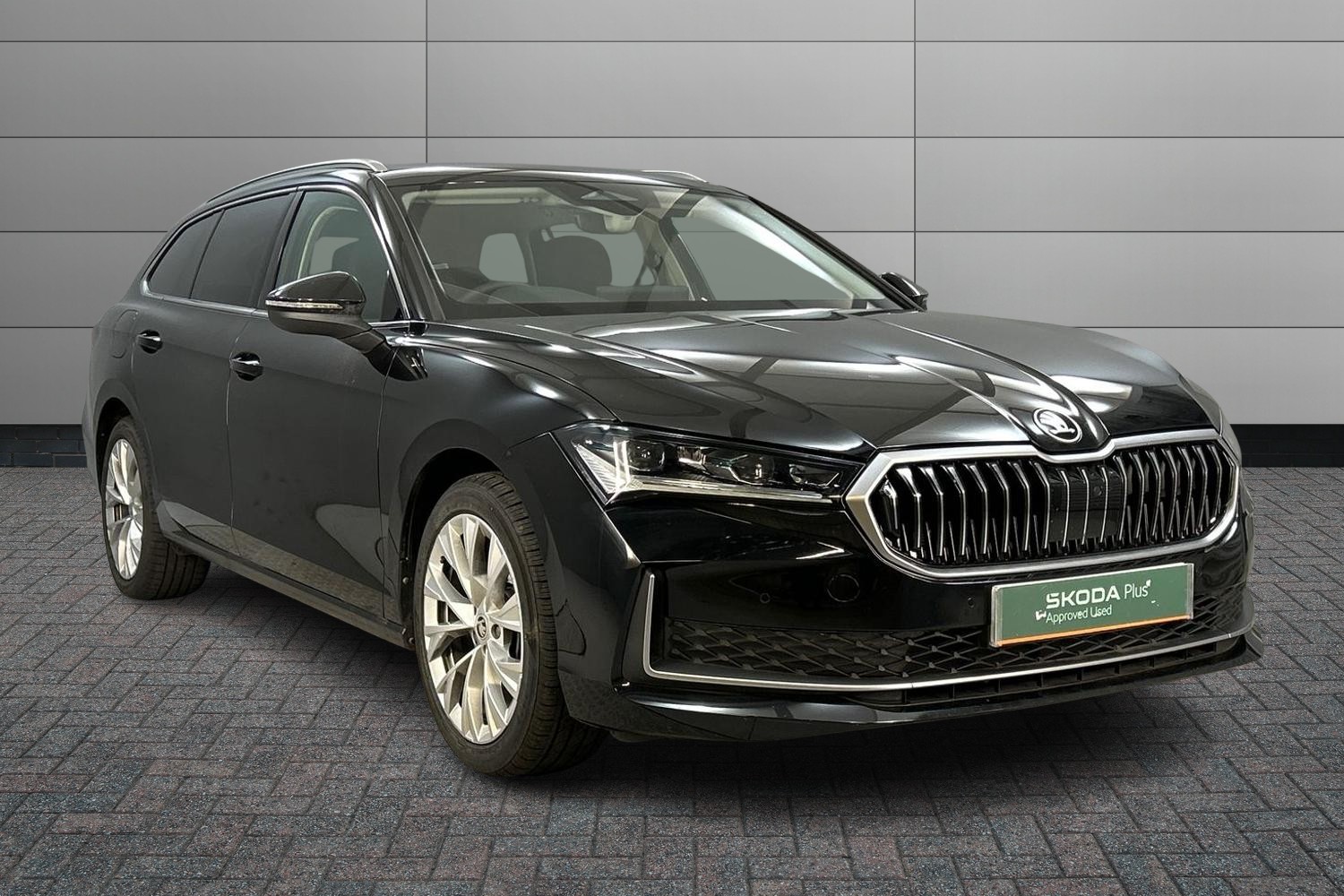 Main listing image - Skoda Superb Estate