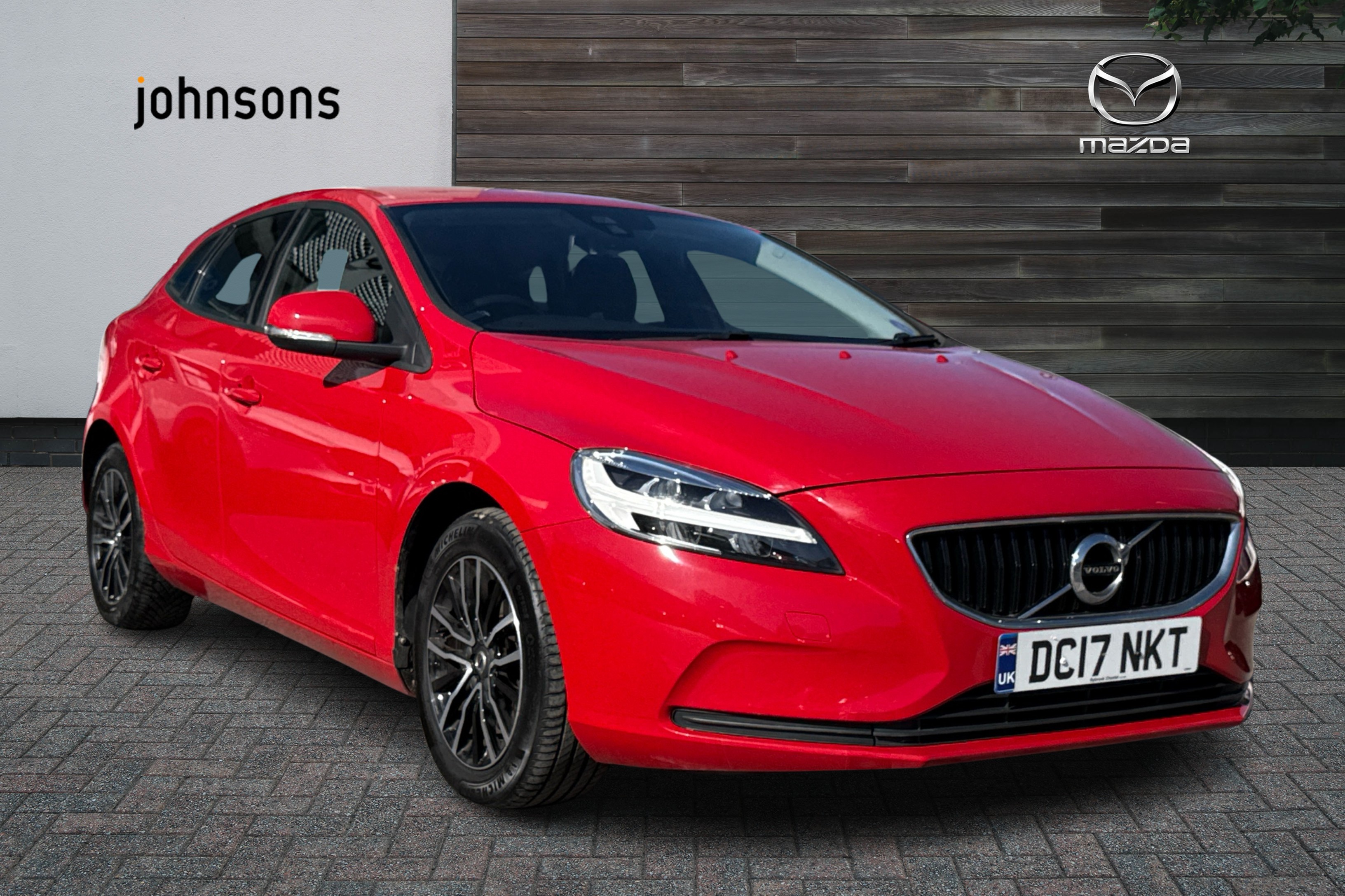 Main listing image - Volvo V40