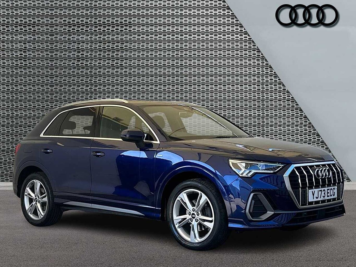 Main listing image - Audi Q3