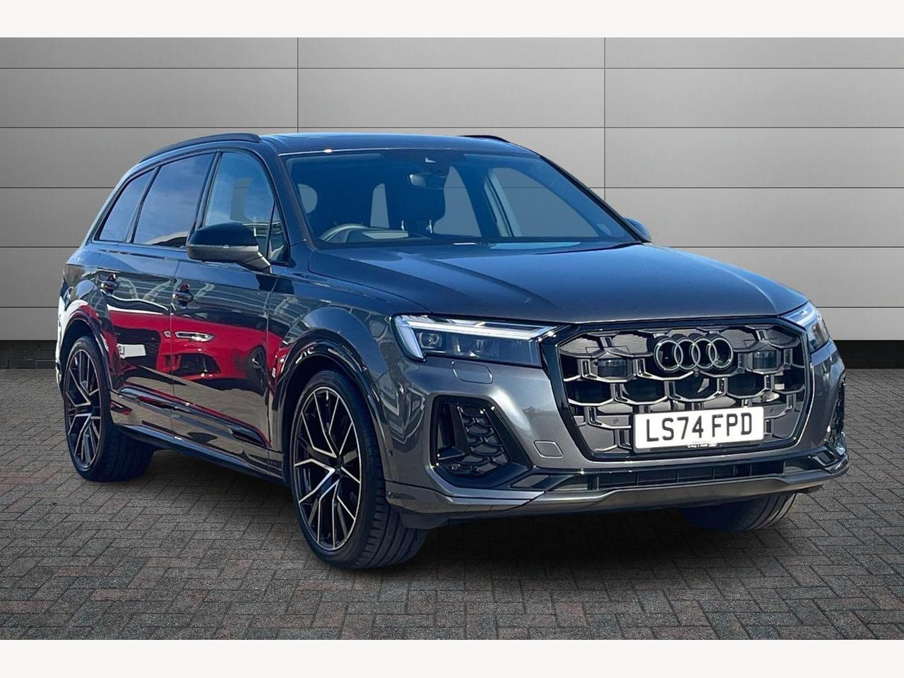 Main listing image - Audi Q7