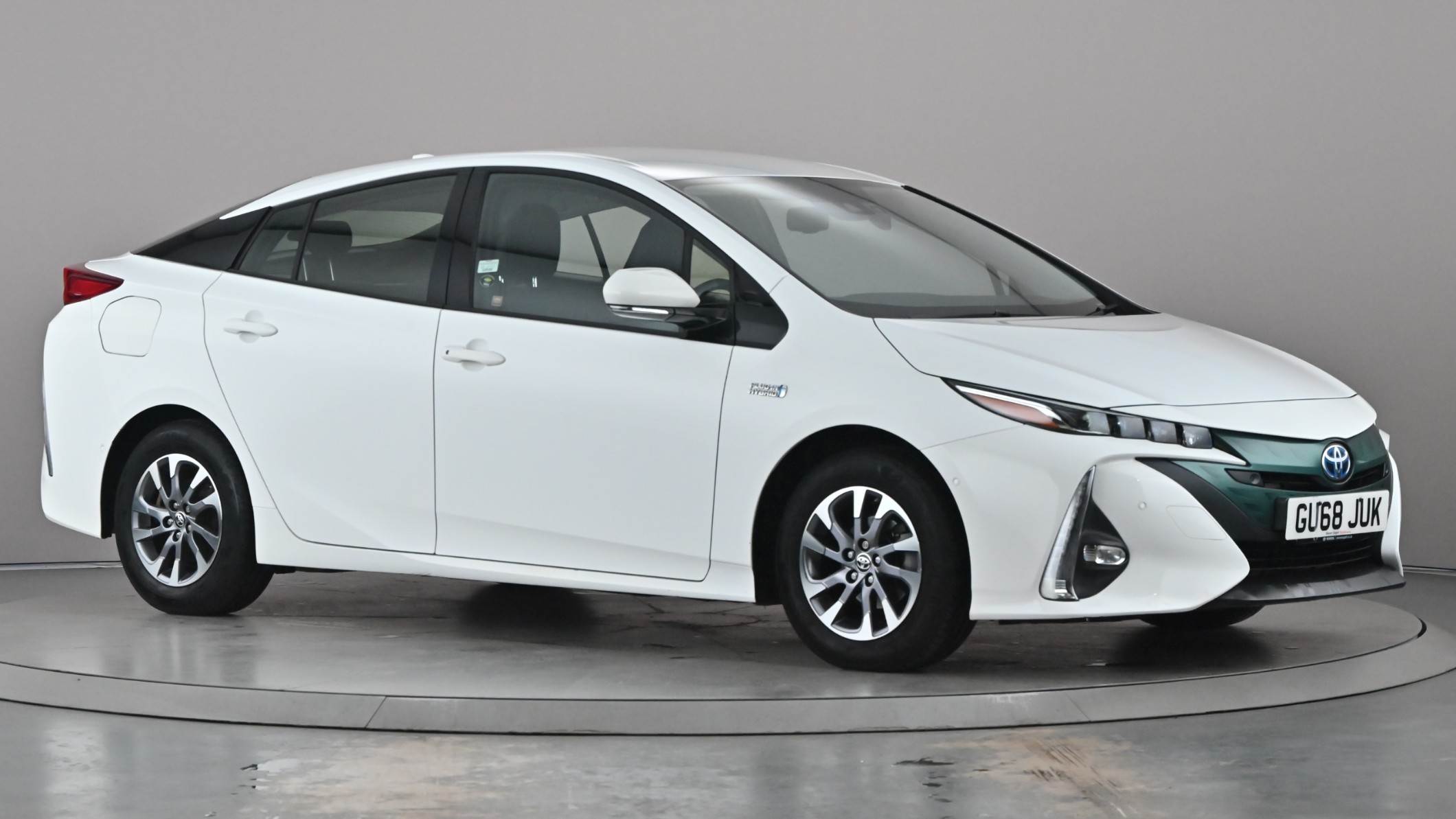 Main listing image - Toyota Prius Plug-In